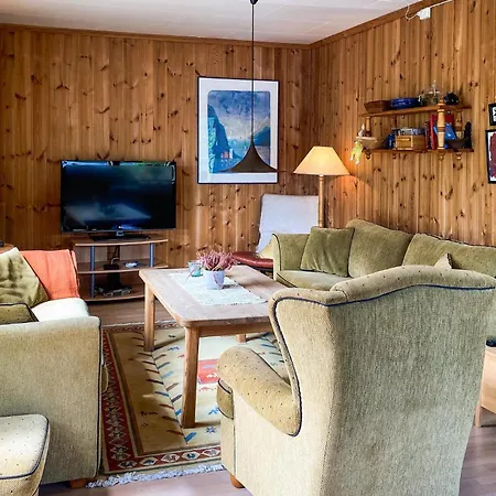 4 Bedroom Amazing In Casa de Férias Valsøyfjord