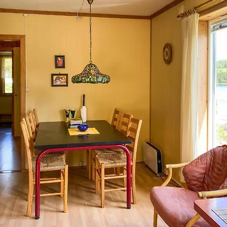 4 Bedroom Amazing In Casa de Férias Valsøyfjord