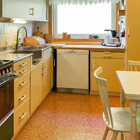 4 Bedroom Amazing In Valsøyfjord